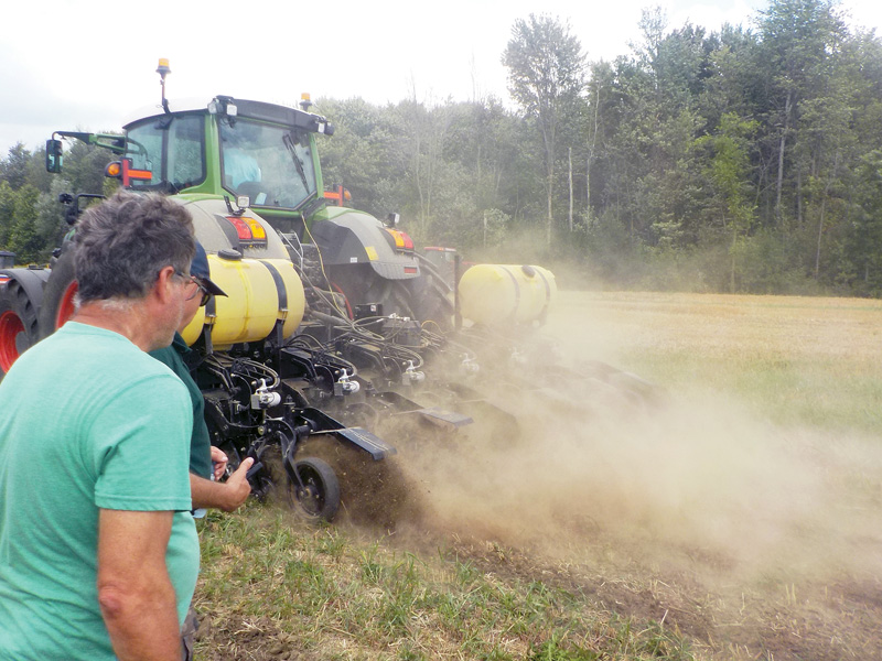 Strip-till draws curious crowd to demo day